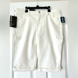 NWT! Women’s DKNY Jeans Crisp White Denim Shorts - Cuffed Ludlow Shorts Size 12